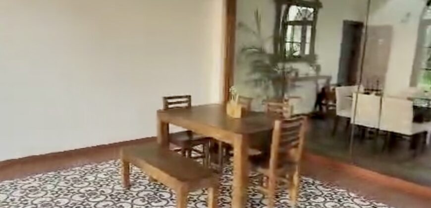 Venta de moderna casa estilo unico con lindos jardines en Los Ejidos en Piura